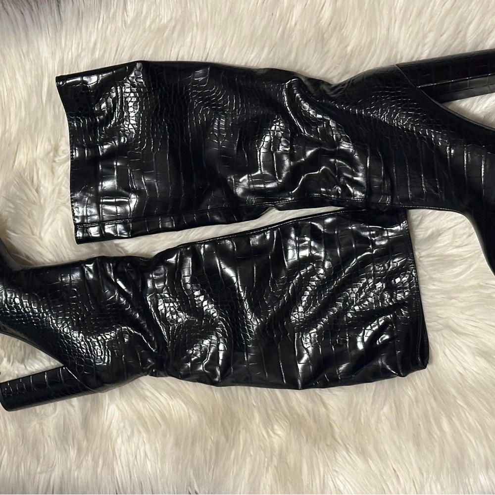 SHEIN Black Croc-Embossed Heeled Boots